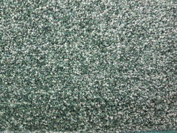 שטיח שעיר מקיר לקיר גוון ירוק